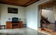 Others 6 Villa Beverly Hills Puncak for 50 pax