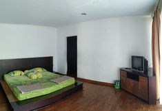 Others 3 Villa Pinggir Danau Puncak for 30 pax
