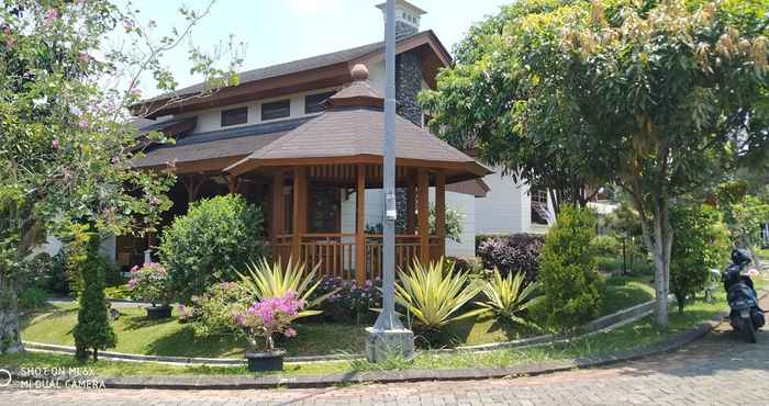 Others Villa Bumblebee 2 – Little Venice Puncak