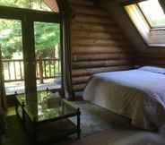 Others 6 Redwood Log Cabin