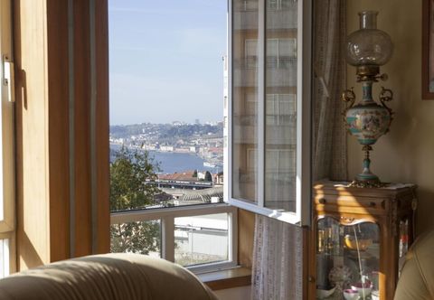 Others Avenida Apartment by MP