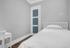 Others 5 Vancouver West Cozy Retreat by Host Launch