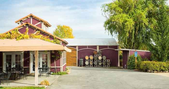 อื่นๆ Rellik House. Winery and Alpaca Farm