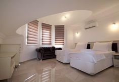 Others 2 Villa Liya 2 by Elm