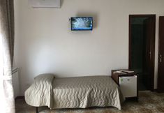 Others 4 Al Chiaro di Luna