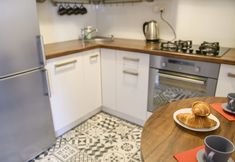 기타 5 Chmielna Superior