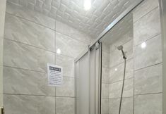 Others 7 Gold Coast Hostel