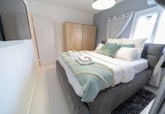 其他 4 YalaRent Sunny 3BR APT - Families only