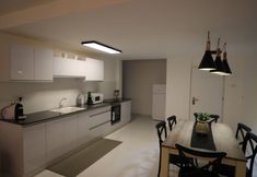 其他 2 YalaRent Sunny 3BR APT - Families only