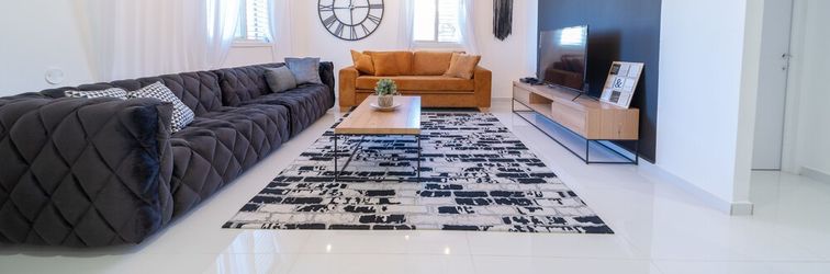 其他 YalaRent Sunny 3BR APT - Families only