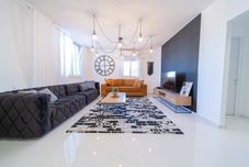 其他 YalaRent Sunny 3BR APT - Families only