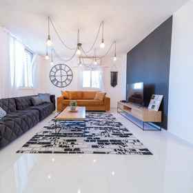 Primary image 1 YalaRent Sunny 3BR APT - Families only, Hotel WEEKEND HOTEL