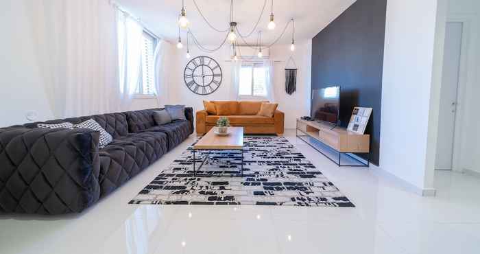 อื่นๆ YalaRent Sunny 3BR APT - Families only