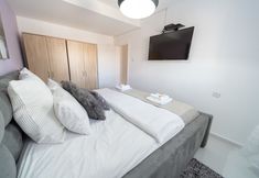 Others 7 YalaRent Sunny 3BR APT - Families only