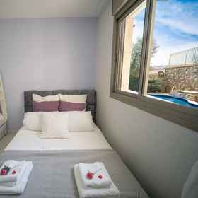 Room 1 YalaRent Oasis Garden with private pool, WEEKEND HOTEL Hotels