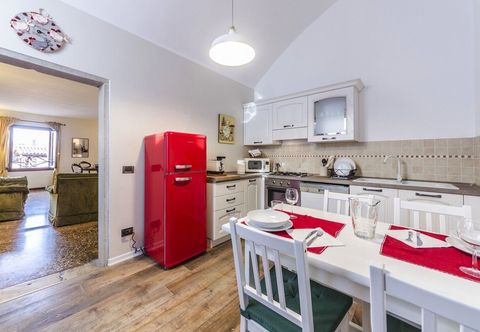 Lain-lain Maurizio House