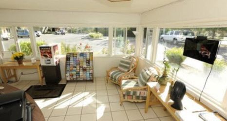 Others 2 Victoria Motel