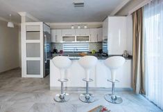 기타 5 Villa Charm by Lycia Collections