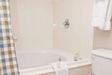 其他 Whispering Pines 514