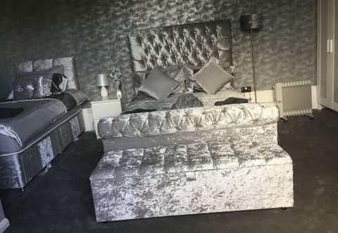 Others Crossroad Bungalow