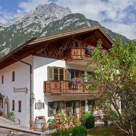 Primary image 1 Haus Brunnsteinblick, Eschenlohe Hotels