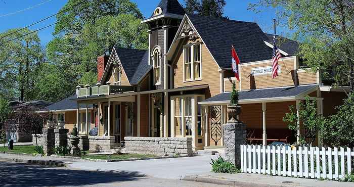 Lain-lain Tower House Inn