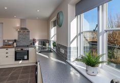 Others 5 700 Westport