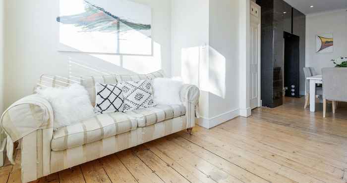 Lain-lain Bright Welcoming Apartment With Terrace, Fulham 3 bed