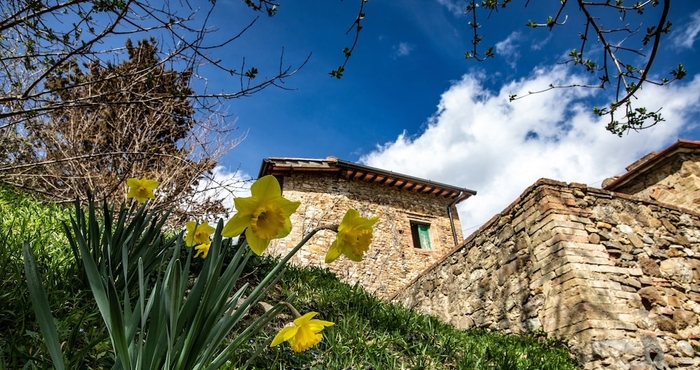 Khác Campora House