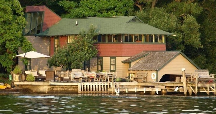 Lain-lain Ithaca Boat House