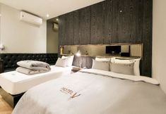 Others 6 V Hotel