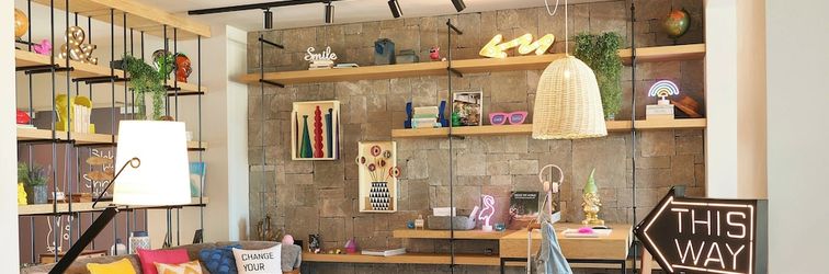 Lainnya Moxy Patra Marina