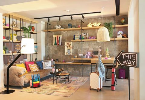 Lainnya Moxy Patra Marina