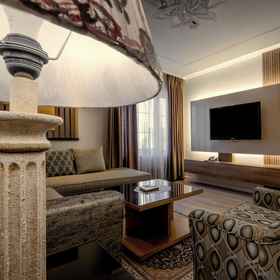 Primary image 1 พรีสทีจ์โรงแรมสวีทส์, โรงแรม & ที่พัก Aya’s dresses