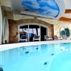 Primary image1KRUPÓWKA 山度假村 - Widokowy 飯店 z basenami i wellness,亚沃热飯店