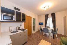 기타 Taxim First Apart