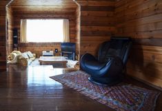 Others 6 Woodpecker Chalet