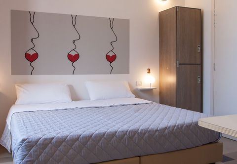 Others Lobby Collective Hostel