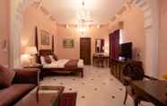 อื่นๆ 6 Nazarbagh Palace - Pura Stays