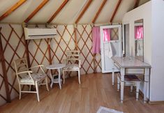 Lainnya 6 Yol Glamping Hotel Retreat Center