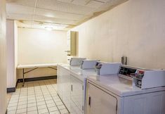 其他 5 Suburban Studios