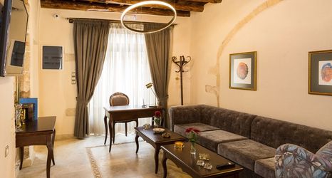 Lainnya 2 Phaedra Suites