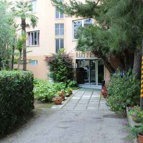 Primary image 1 อัลแบร์โก ลา แตร์ราซซา, โรงแรม & ที่พัก Monte Rinaldo