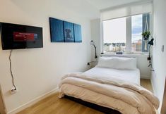 Others 3 Well Appointed Roosevelt Studio