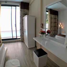 Room 1 Royal Mansions Grand Luxury Villas, Hotel Embekke