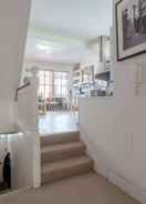 Room Large Modern Maisonette in Southfields