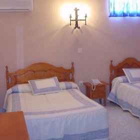 ภาพหลัก1Hostal Las Encinas,卡萨尔德卡塞雷斯飯店