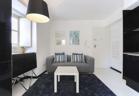 Others Tailor Made Flat in Central Bairro Alto