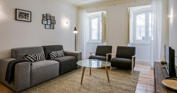 Others Hip Tailor Made Flat in Bairro Alto