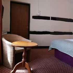 Room 1 The Tudor Hotel, London Hotels